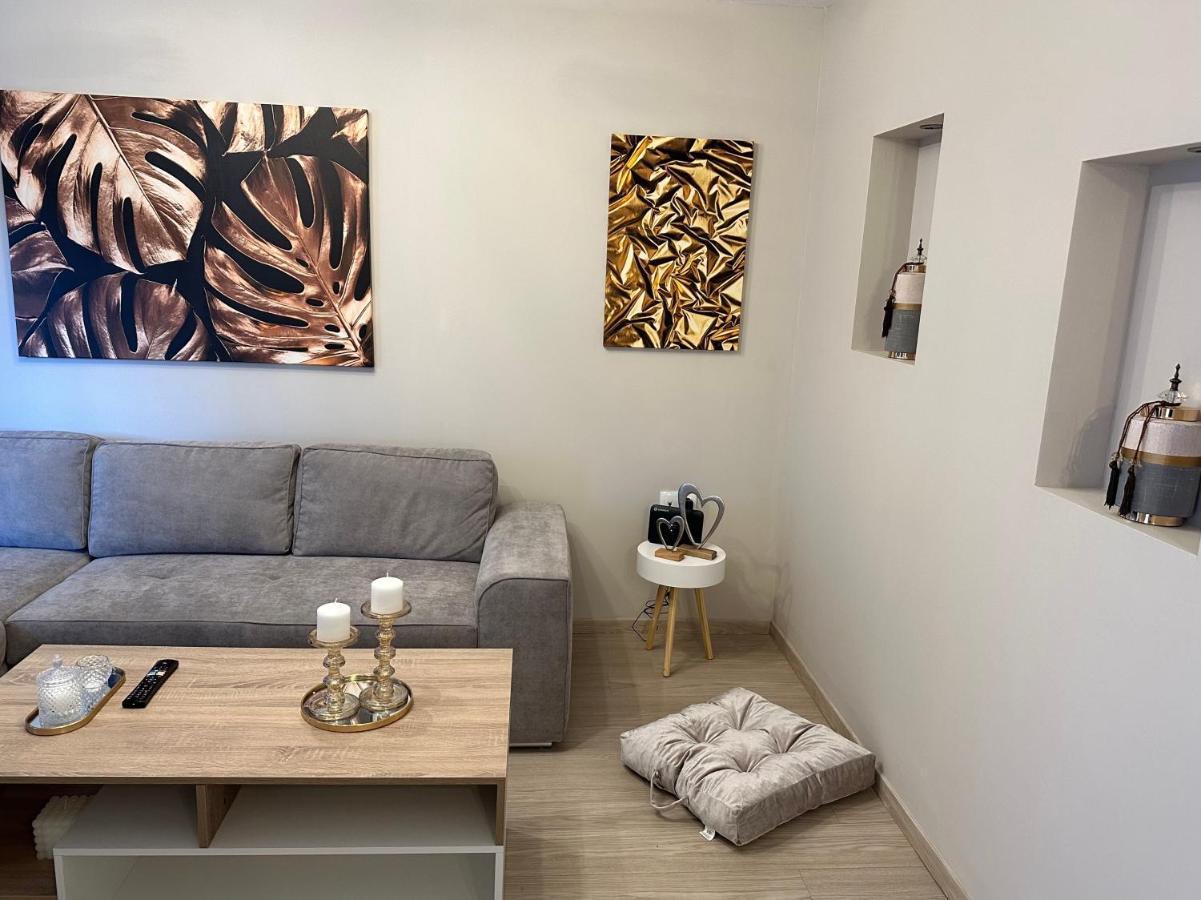 Nima Apartament *